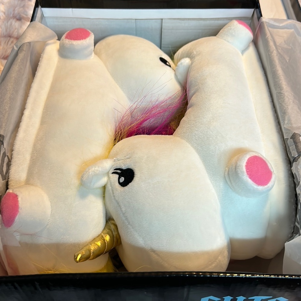 Cute to the core Unicorn Slippers size small/ medium